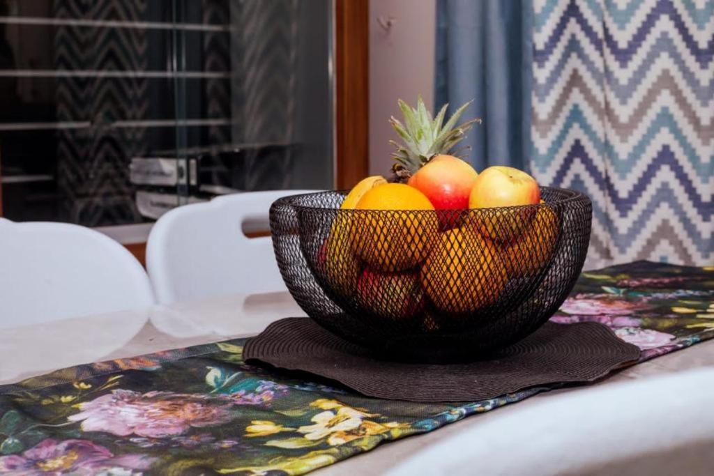 Birdville Bnb Guest House Габороне Экстерьер фото