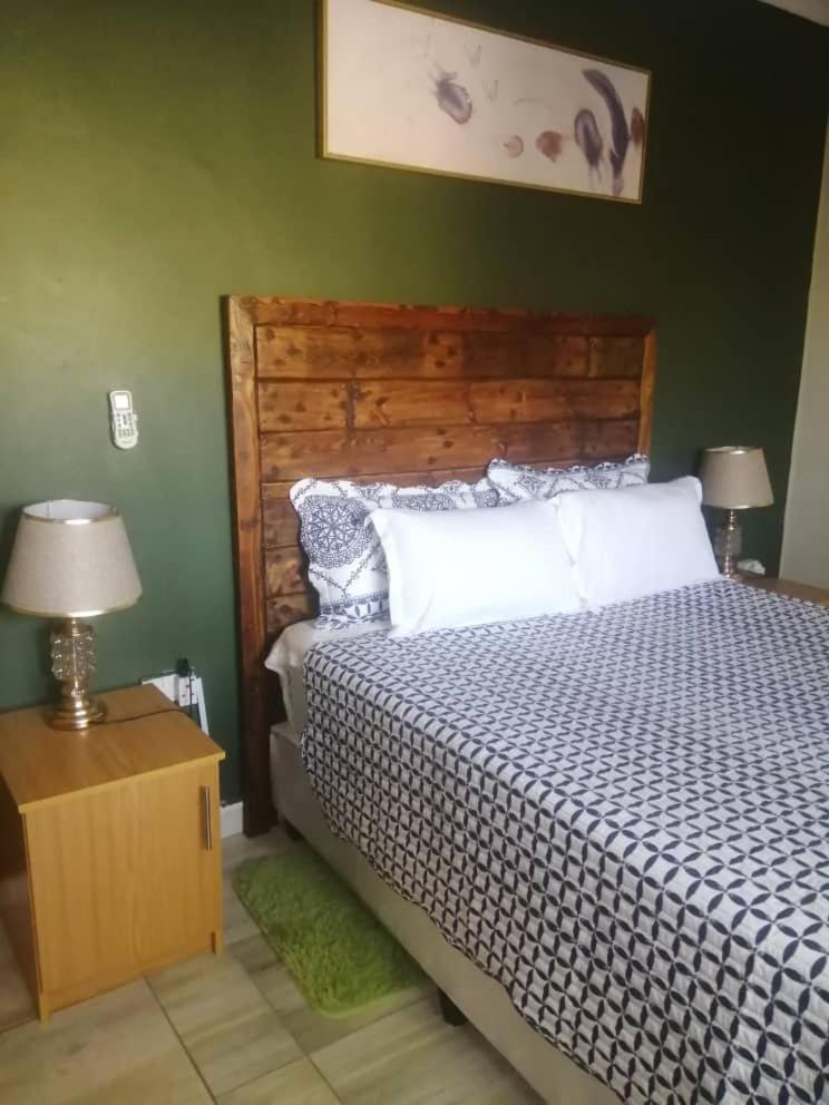 Birdville Bnb Guest House Габороне Экстерьер фото